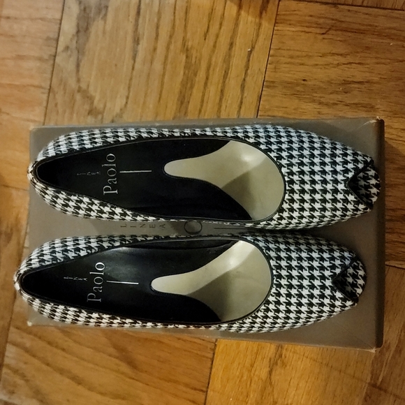 Cute Peep-toe Pumps - Picture 1 of 3